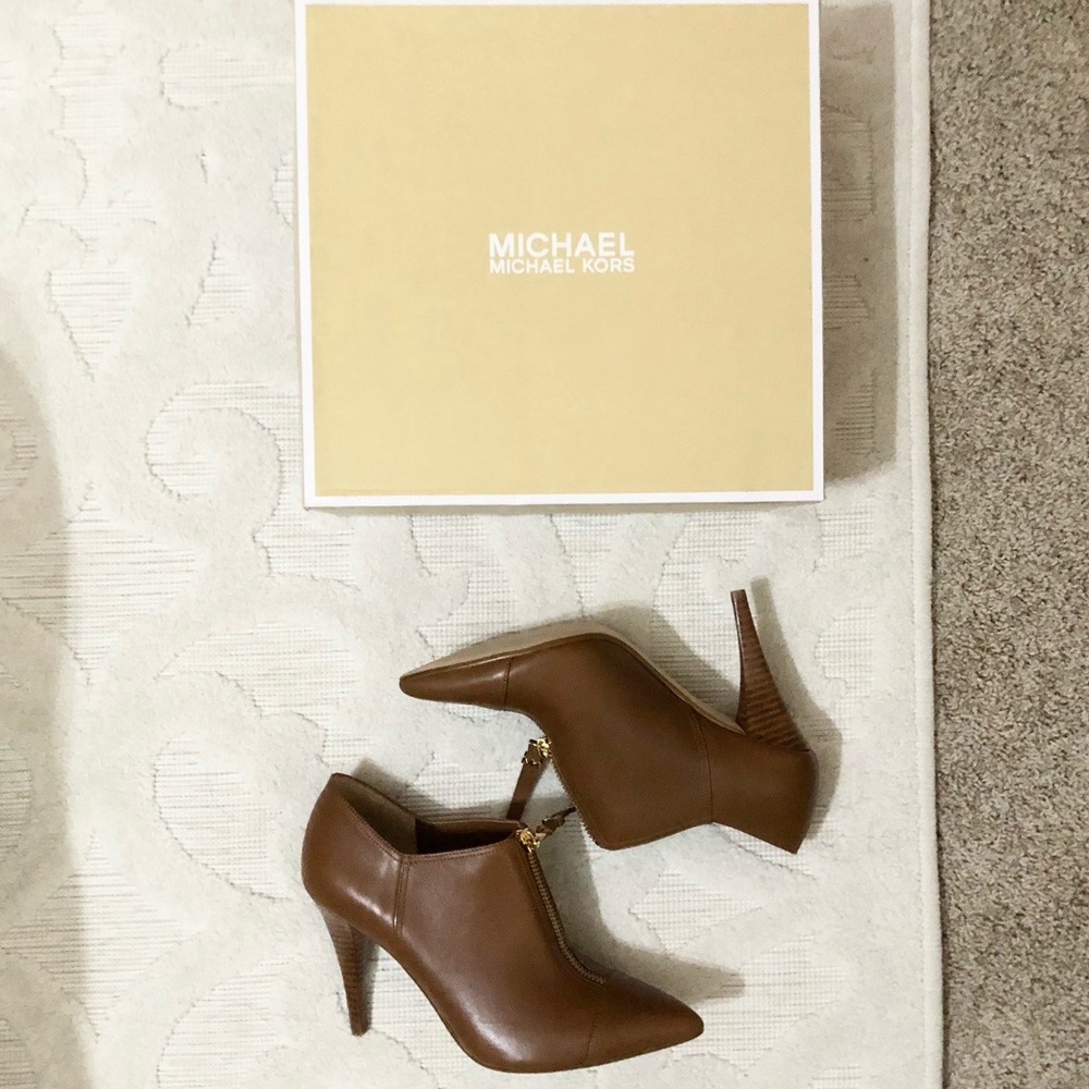 Michael Kors Luggage Andi Bootie Size 6